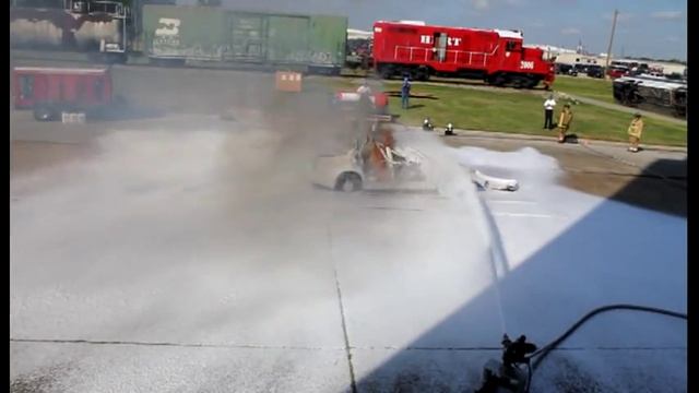 Tri-Max Super 280 with Foam Monitor Package live fire demonstration смотреть онлайн