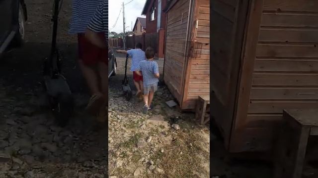 Обожаю кататься!!! На тракторе, тележке из Икеи и электросамокате. Погнали!!! смотреть онлайн