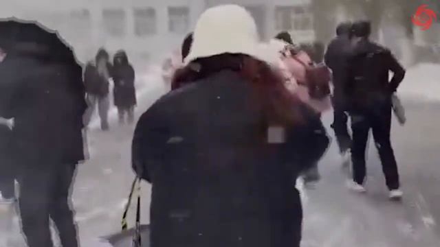 China is brought to its KNEES by a massive Blizzard and Snowstorm. смотреть онлайн