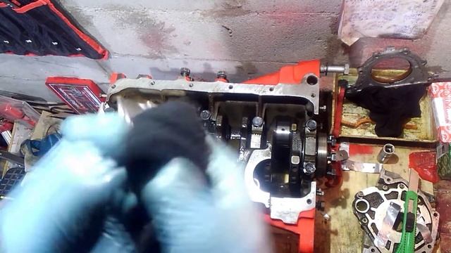 10. Блок цилиндров ч.3 Установка коленвала и портянок смотреть онлайн