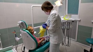 Катя и мама идут к стоматологу