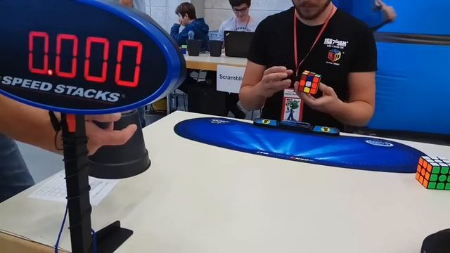 Rubik's cube one handed: 11.32 European record average of 5 смотреть онлайн