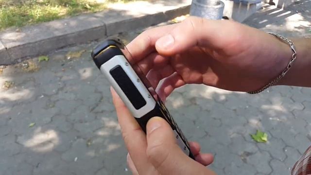 Бросаем защищенный телефон teXet TM-511R на тротуарную плитку смотреть онлайн