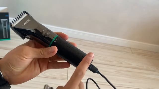 Машинка для стрижки VGR Professional MARKA VGR V-661, черный смотреть онлайн