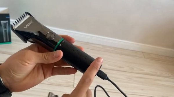 Машинка для стрижки VGR Professional MARKA VGR V-661, черный