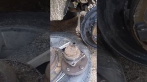 замена колодок ручного тормоза на авенсисе