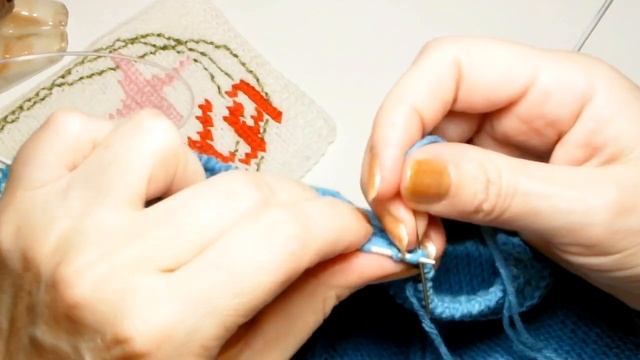 Как я закрываю иглой петли резинки 1х1 (на примере ворота горловины) смотреть онлайн