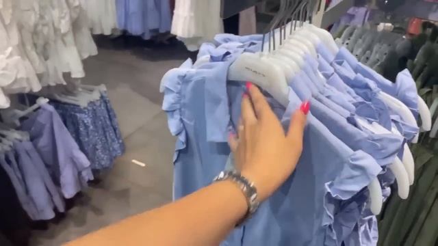 Настя, Алина и Дарина в ТЦ . Купили платья - мне вообще НЕ ПОНРАВИЛИСЬ!!! 9.07.23.