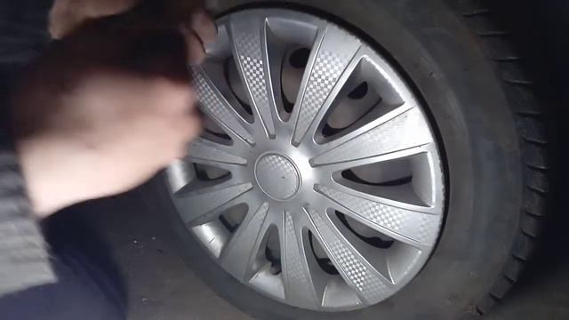 Как правильно поставить колпаки на колеса смотреть онлайн