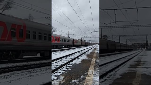 ЭП2К Следует с пассажирским поездом через станцию 