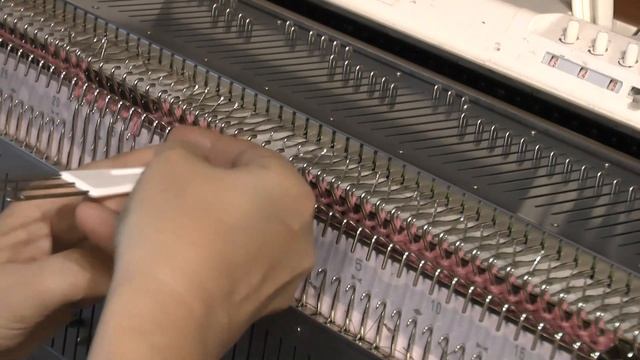 Мастер класс "Разбираем узор джемпера от Лоро Пьяно за 379 тысяч рублей" смотреть онлайн