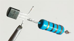 Почему РАНЬШЕ об этом НЕ ЗНАЛ стабилиазтор 78L05 можно ПРОГРАММИРОВАТЬ РЕЗИСТОРОМ