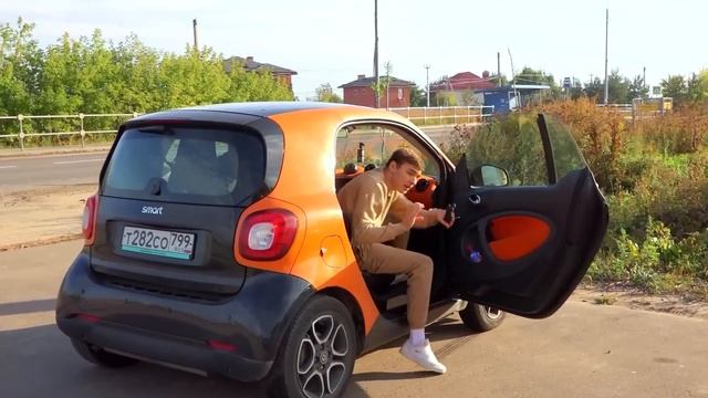 24 часа в Самой Маленькой Машине в Мире! смотреть онлайн