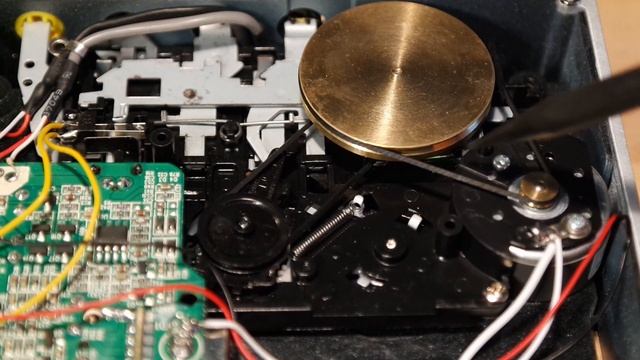 We Are Rewind Portable Cassette Player Teardown | Prying It Open [English]