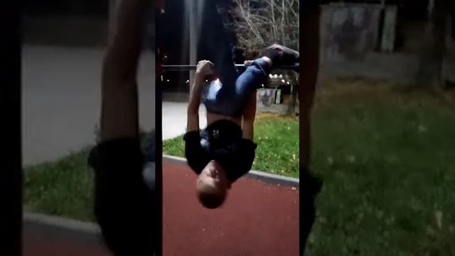 Обучение легкого Краба на турнике смотреть онлайн