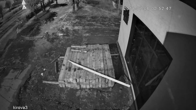 В Братске разбили окна