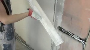 Штукатурка гипсовой смесью по маякам.