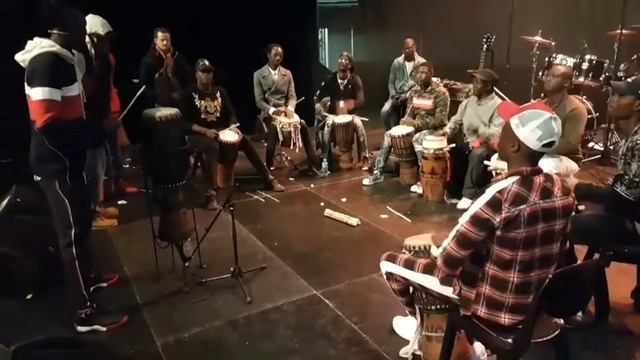 Ndoya Ndiaye Rose fils de Doudou Ndiaye Rose à Paris смотреть онлайн