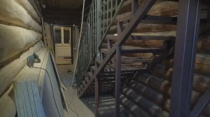 Металлические каркассы лестниц в деревянном доме и подвале