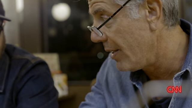 Sean Brock And Anthony Bourdain Eat At The Waffle House смотреть онлайн