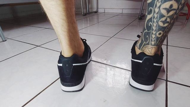 Nike Venture Runner - On Feet