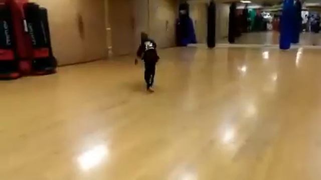 Increible exhibición de Kathryn Newton a los 9 años, actriz de "The Martial Arts Kid" смотреть онлайн