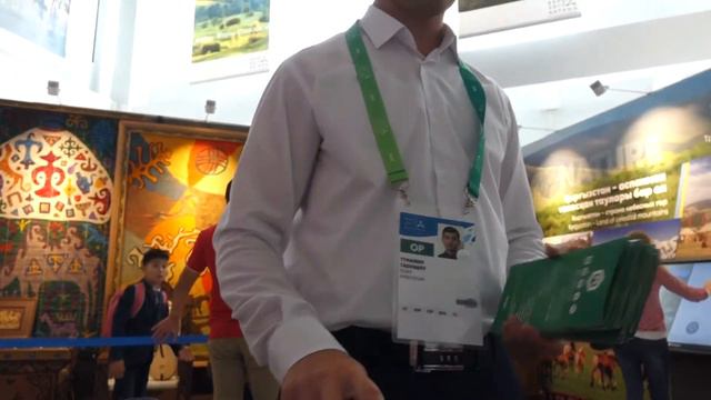 00024 EXPO ЭКСПО 2017 ПАРЕНЬ РАЗБИЛ СЕБЕ ЛОБ ОБ КЕРАМИЧЕСКОГО БЫСТРОГО КОЗЛА смотреть онлайн