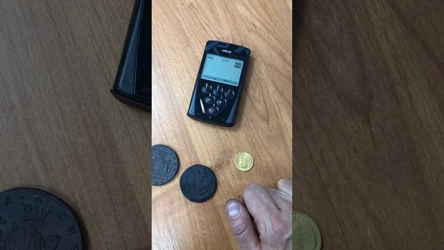 Тест, как металлоискатель Xp DEUS реагирует на золотую монету. смотреть онлайн