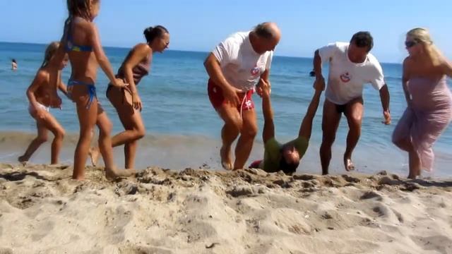 "Пистолет, куфар и три смърдящи варела"- рекламен клип 1 смотреть онлайн