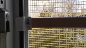 Сделай сам! Вариант сетки Антикошки на окно. Защита от выпадения кошек! 1