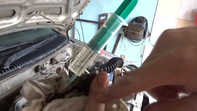 Смазка тросика газа на Mazda Demio смотреть онлайн