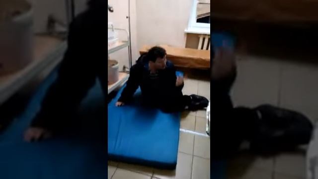 Так проходят сутки в одной из районных больниц,терапевтическое отделение,23:45 смотреть онлайн