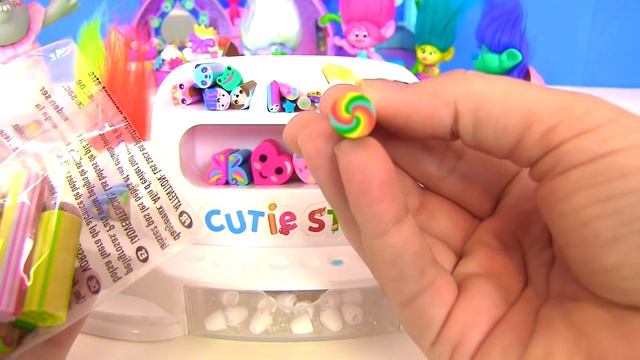 #ТРОЛЛИ Trolls МУЛЬТИКИ ДЛЯ ДЕТЕЙ Cutie Stix КОГО НЯНЧИТ БЕРГЕН?! Видео для Детей Bergen Игрушки смотреть онлайн
