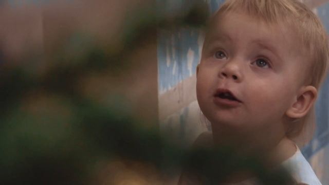 Украшаем новогоднюю елку. MirLeru, игры с детьми. смотреть онлайн