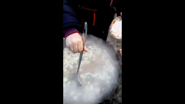 Полевой суп в казане,вкусный,наваристый и ароматный)) смотреть онлайн