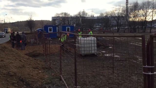 В Ясенево строят храм. Рады ли жители? смотреть онлайн