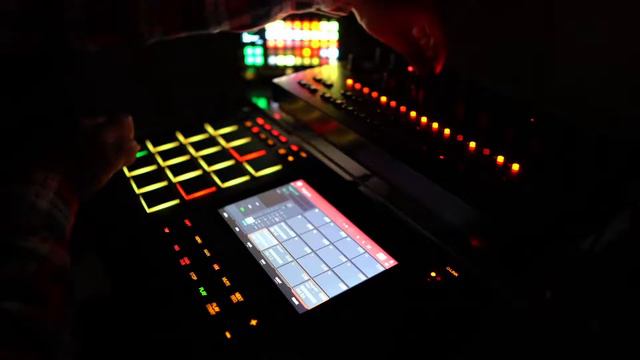Psychedelic acid with the MPC Live 2 and Abstrakt Avalon Bassline смотреть онлайн