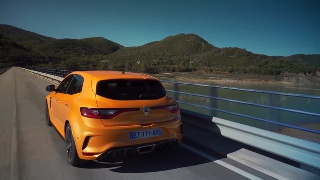 Sport Auto au volant de la Renault Mégane RS (2018) смотреть онлайн