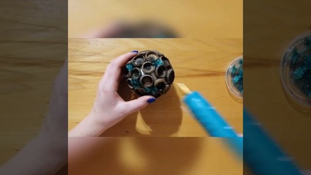 Игрушка на ёлку из шапочек жолудей , новогодний шар. смотреть онлайн