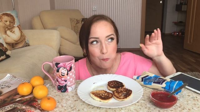MUKBANG Сырники со сгущенкой / Cheesecakes with condensed milk / Болталка / не ASMR смотреть онлайн