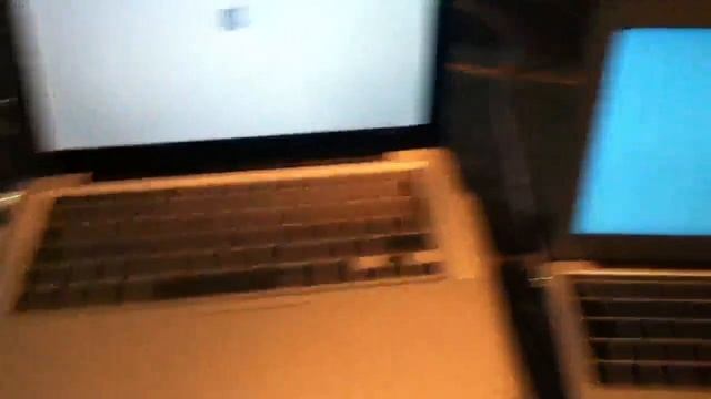 MacBook Pro vs MacBook Air Boot смотреть онлайн