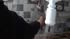 Устраняем протечку лопнувшей полипропиленовой трубы с помощью холодной сварки "Эпоксилин Момент"