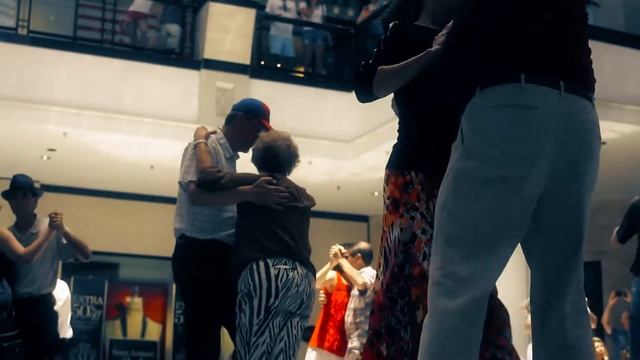 Collegeville Tango Flash Mob смотреть онлайн