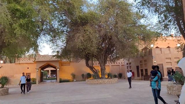 Дом в г.Аль-Айн, где жил шейх Заид до образования ОАЭ. Оазис в Аравийской пустыне, эмират Абу-Даби. смотреть онлайн