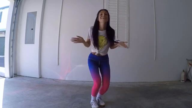 Классно танцует Зажигательный танец! смотреть онлайн