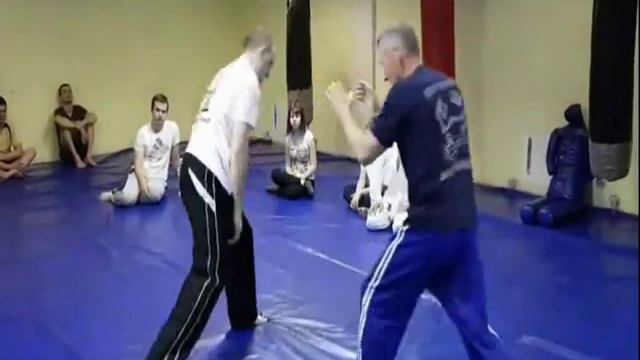 КРАВ МАГА (КММ ДНЕПР) Защита от удушающих захватов за шею #кравмагаднепр #kravmagamalehukraine. смотреть онлайн