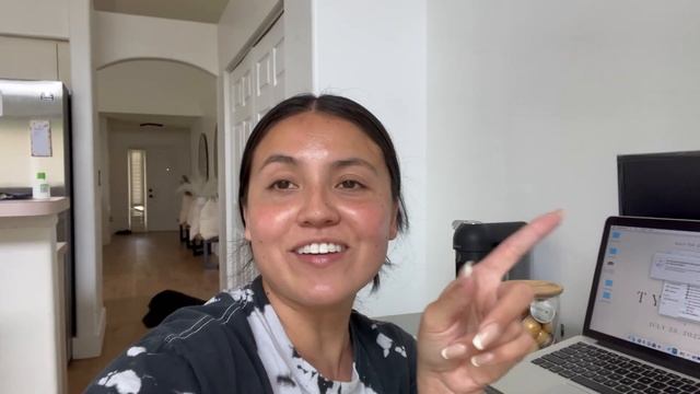 WEEKLY VLOG #32 : HAILEY BIEBER NAILS , GROWING MY CHANNEL , MY BODY HURTS смотреть онлайн