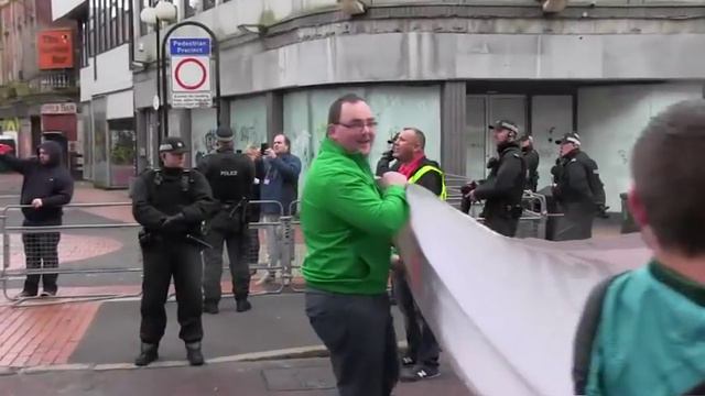 Dissident Republicans parade through Royal Ave... смотреть онлайн