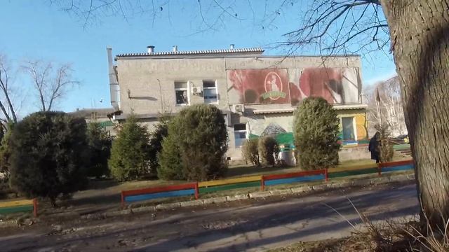 В теплый зимний день по Парковой. Желтые Воды, 20.01.23. смотреть онлайн