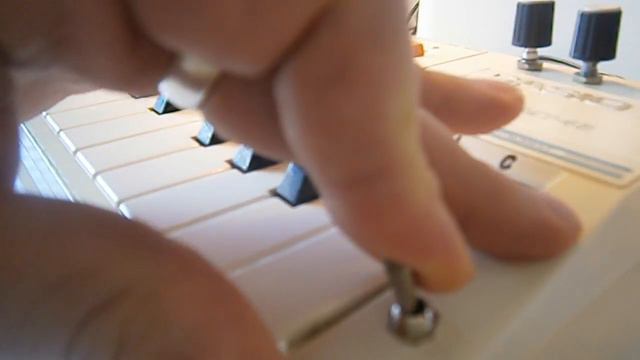 Circuit bending Casio Casiotone MT-45 смотреть онлайн